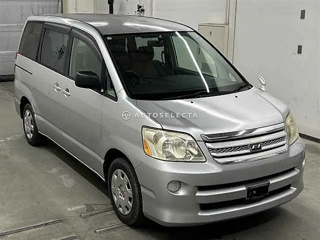 Toyota Noah 2005, auction grade R