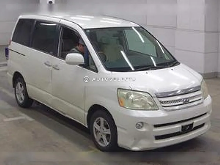 Toyota Noah 2005, photo 1 of 1
