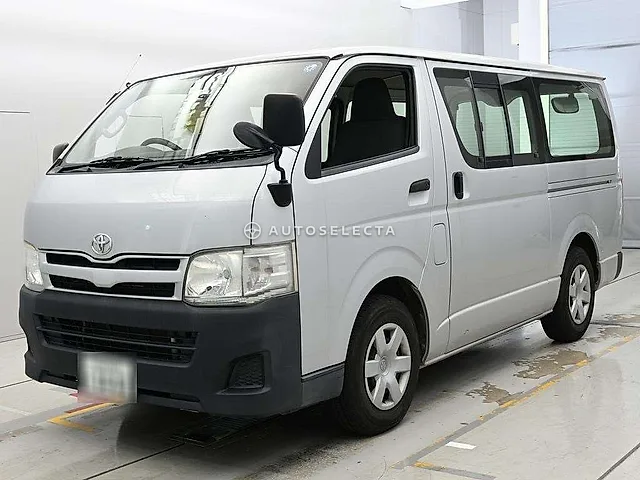 Toyota Hiace Van 2011, auction grade 3.5