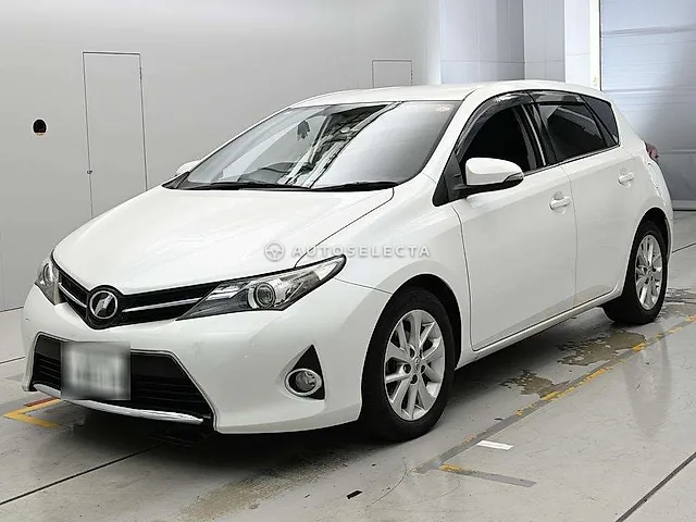 Toyota Auris 2014, auction grade 3.5