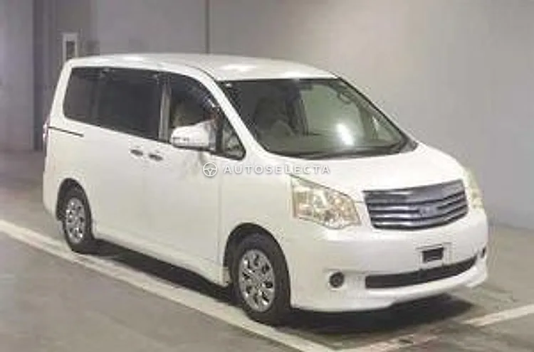 Toyota Noah 2011, photo 1 of 1