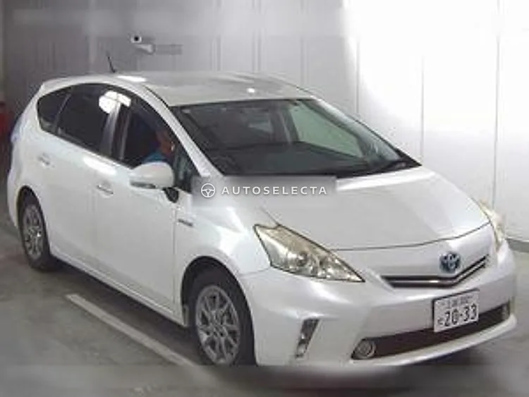Toyota Prius Alpha 2014, photo 1 of 1