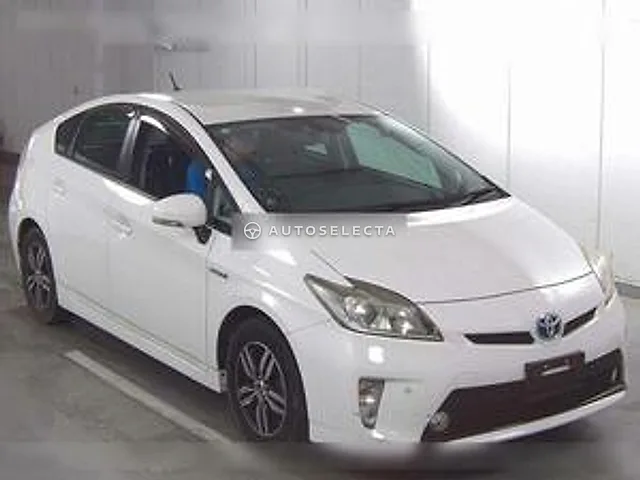 Toyota Prius 2015, auction grade 3.5