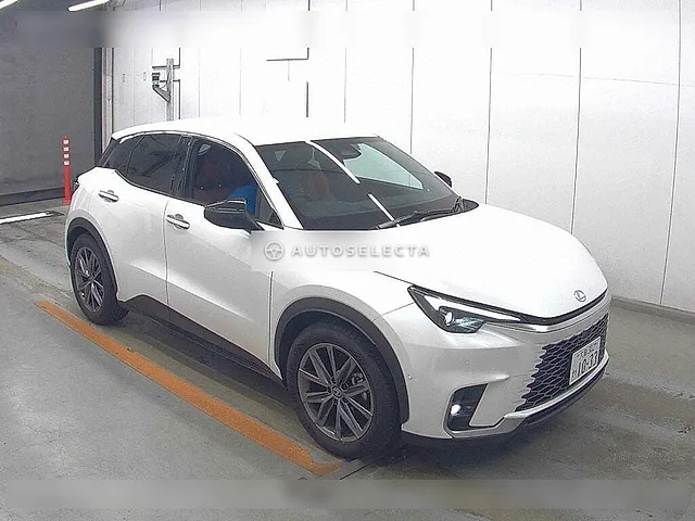 Lexus LBX 2025, auction grade 5