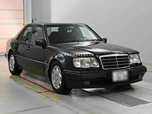 Mercedes-Benz E-Class 1994, auction grade 3.5