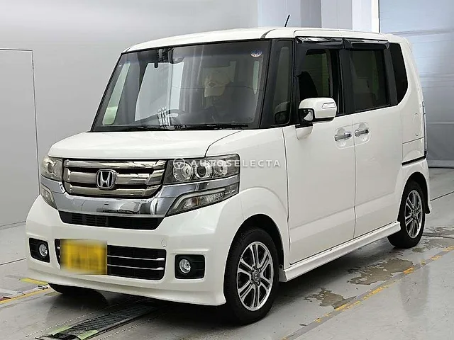 Honda N-BOX Custom 2016, auction grade 4.5