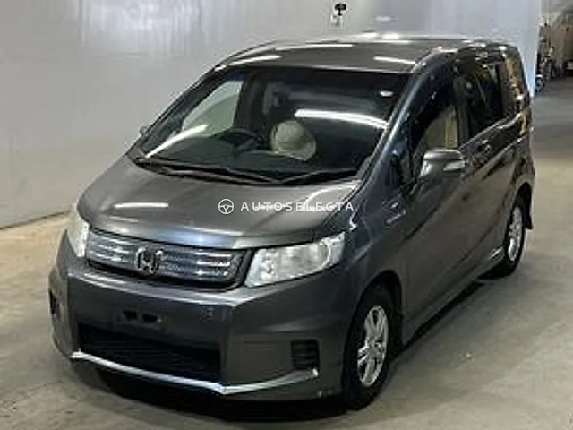 Honda Freed Spike Hybrid 2013, auction grade 3.5