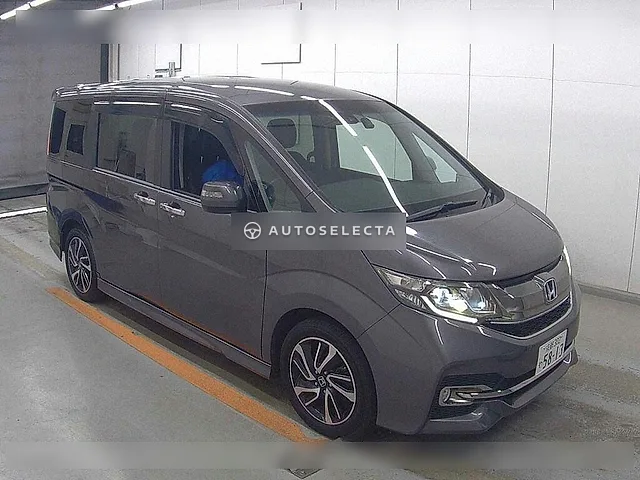 Honda Stepwgn Spada 2017, auction grade 3.5
