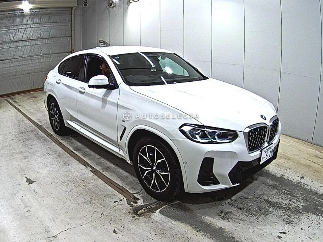 BMW X4 2021, photo 1 of 5