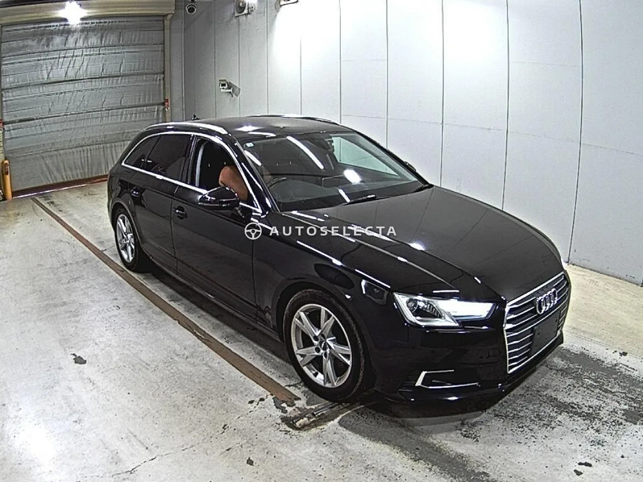 Audi A4 Avant 2018, photo 1 of 1