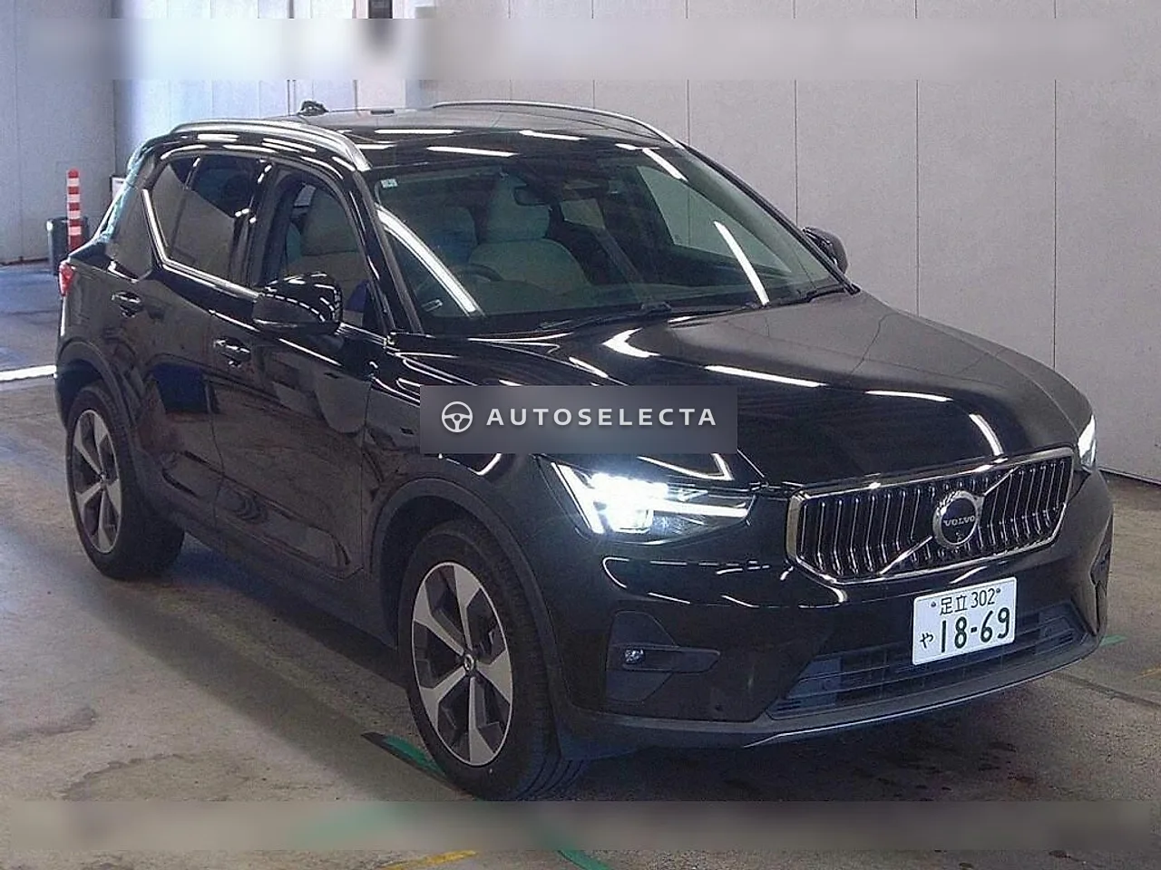 Volvo XC40 2024, photo 1 of 6