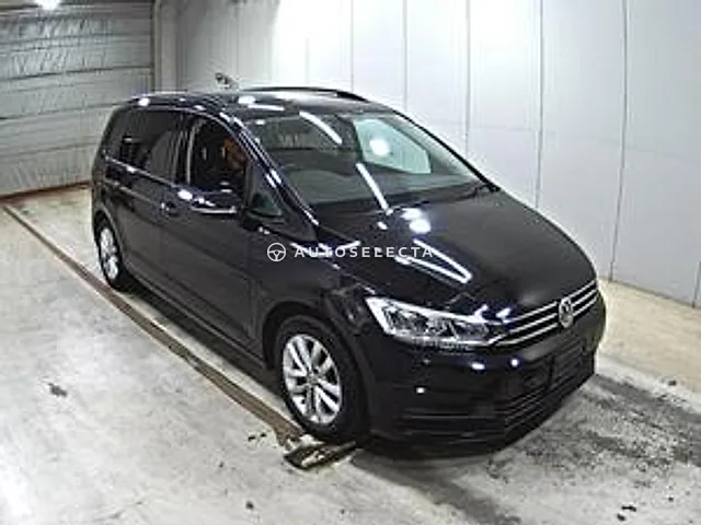 Volkswagen Golf Touran 2016, auction grade 3.5