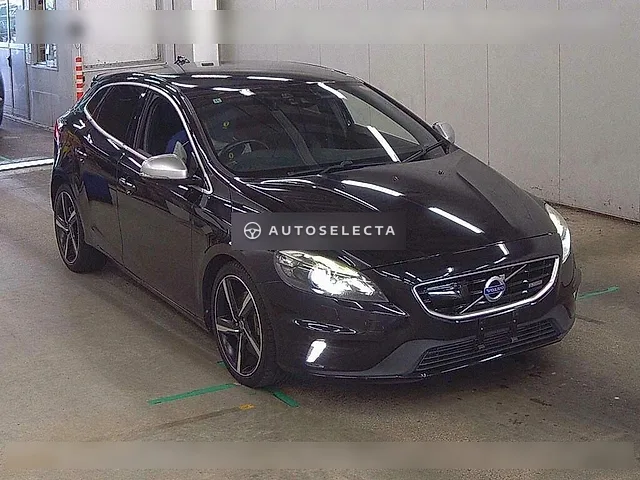 Volvo V40 2014, auction grade 4