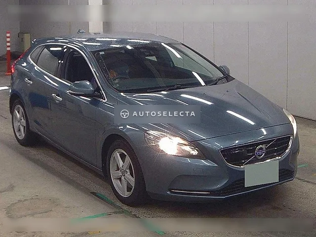 Volvo V40 2014, auction grade 4