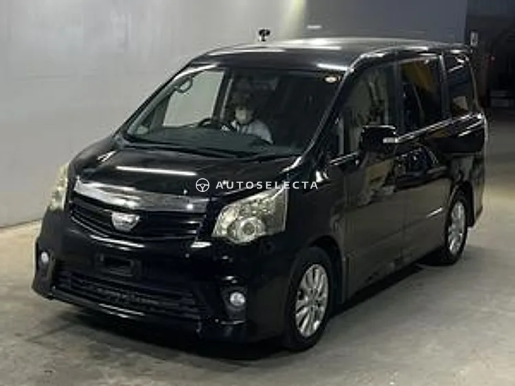 Toyota Noah 2010, photo 1 of 1