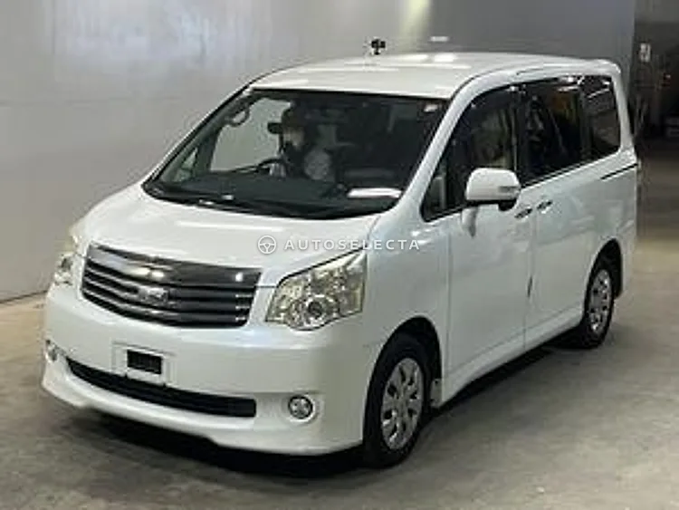 Toyota Noah 2012, photo 1 of 1