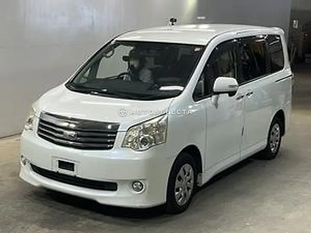 Toyota Noah 2012, auction grade 3.5