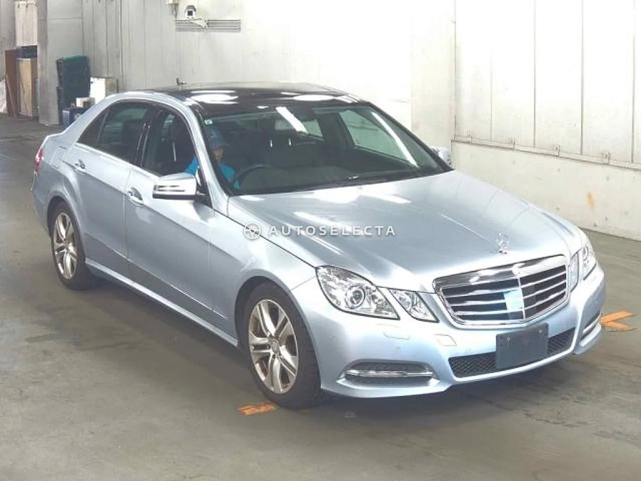 Mercedes-Benz E-Class 2012, photo 1 of 5