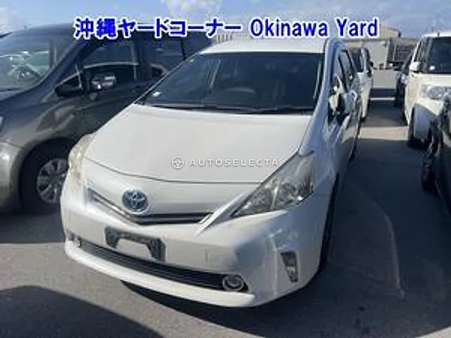 Toyota Prius Alpha 2014