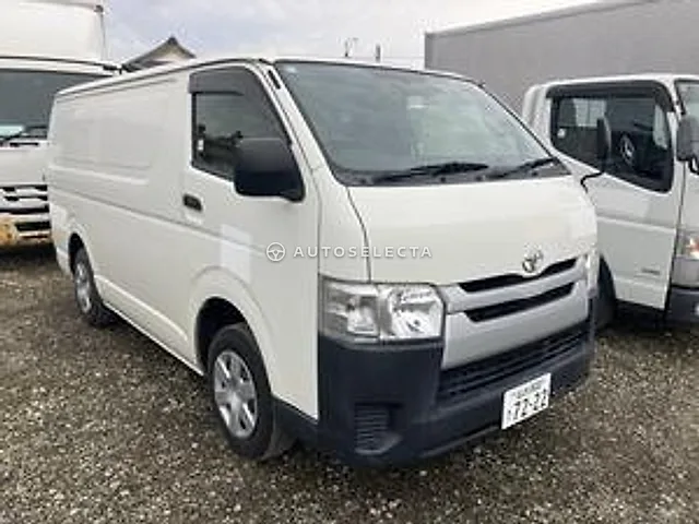 Toyota Hiace 2018, auction grade 3