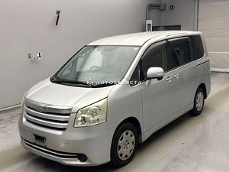 Toyota Noah 2010, photo 1 of 1
