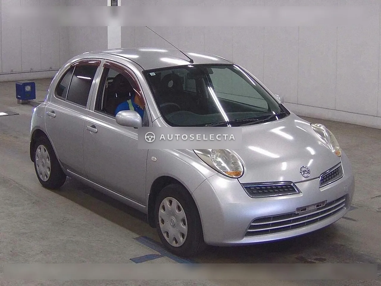 Nissan March 2009, photo 1 of 6