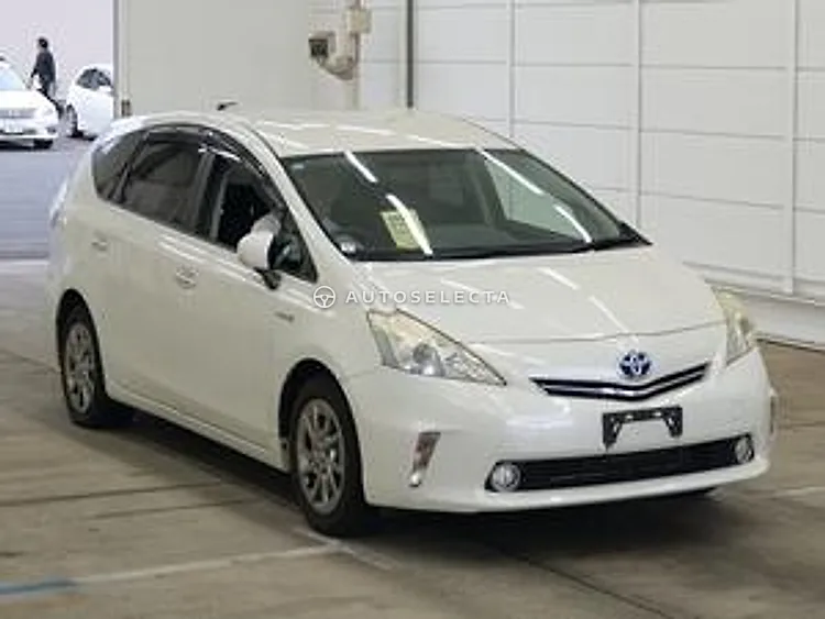 Toyota Prius Alpha 2014, photo 1 of 1