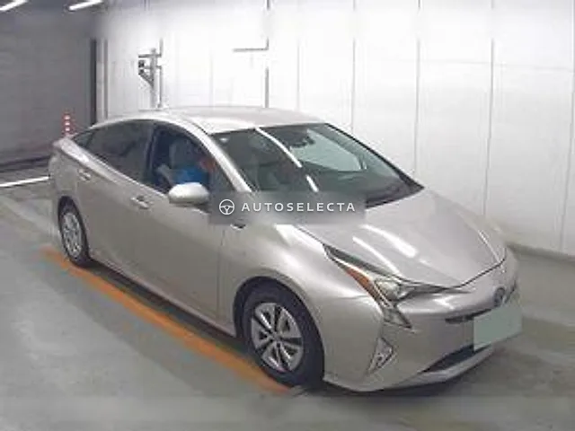 Toyota Prius 2015, auction grade 3.5