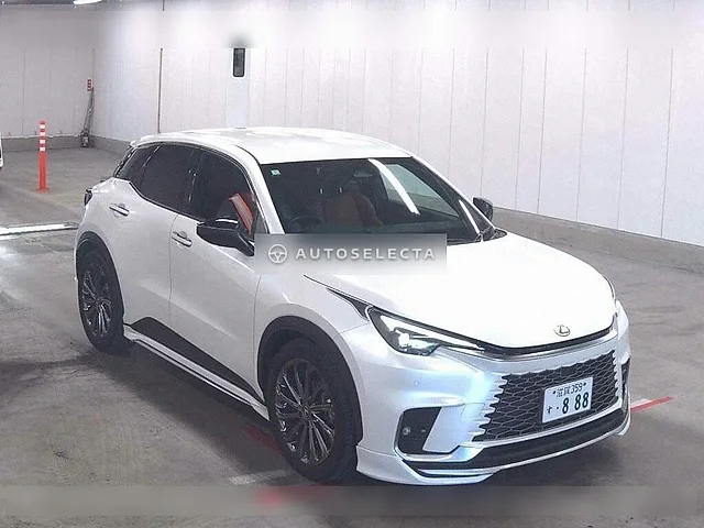 Lexus LBX 2024, auction grade 5
