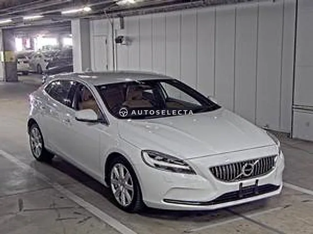 Volvo V40 2017, auction grade 4