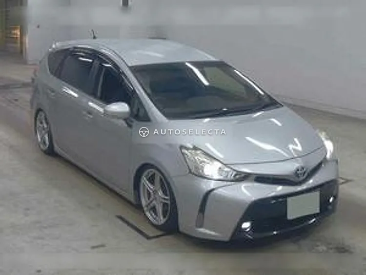 Toyota Prius Alpha 2015, photo 1 of 1