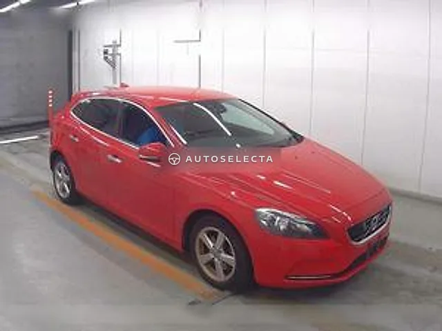 Volvo V40 2013, auction grade 4