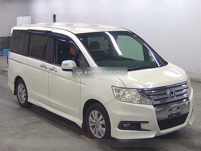 Honda Stepwgn Spada 2011, auction grade 3.5