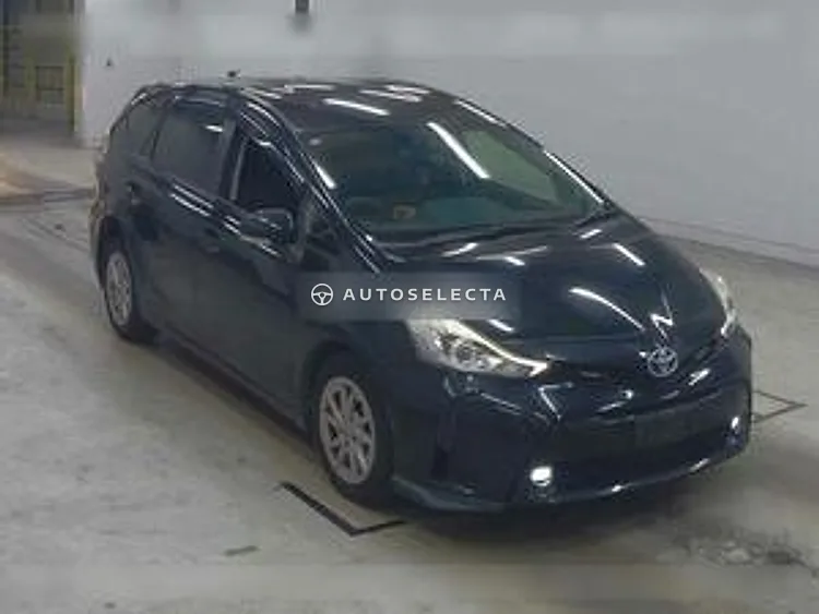 Toyota Prius Alpha 2015, photo 1 of 1