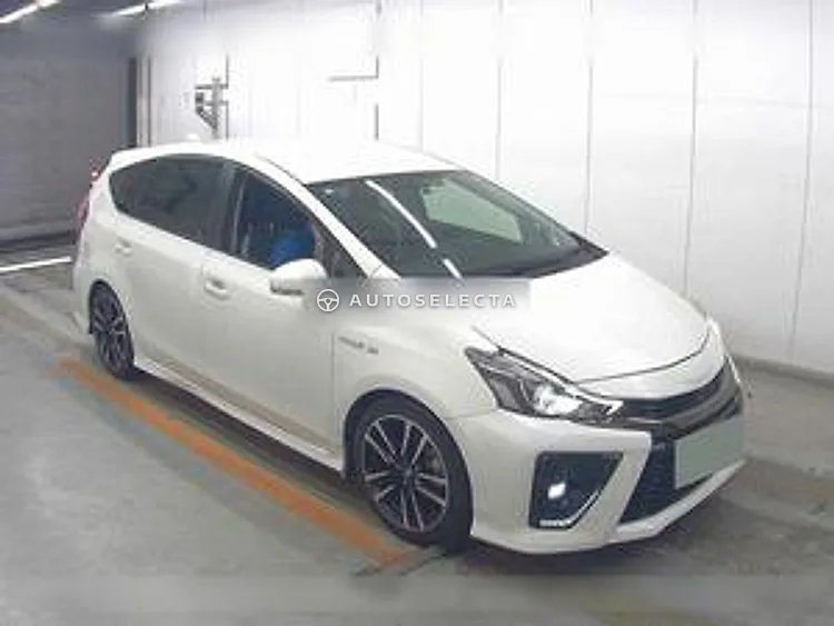 Toyota Prius Alpha 2016, photo 1 of 1