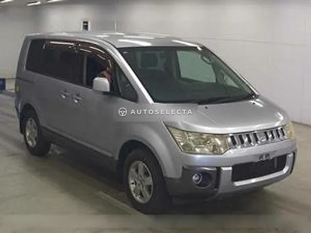 Mitsubishi Delica D:5 2011, auction grade 3.5