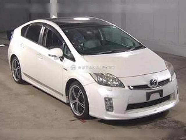 Toyota Prius 2011, auction grade 3.5