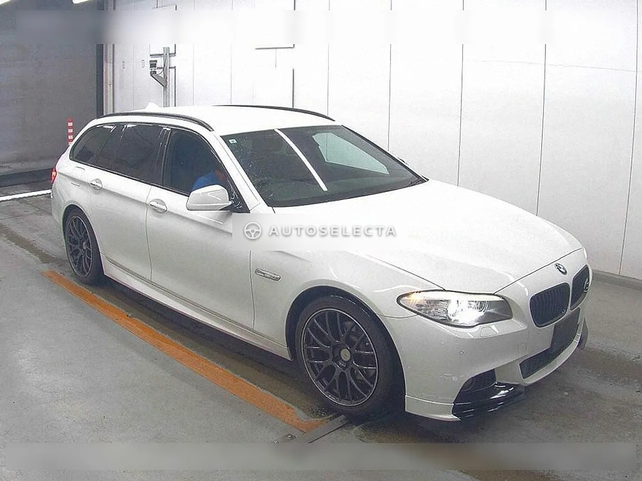 BMW 5 Series 2011, photo 1 of 1