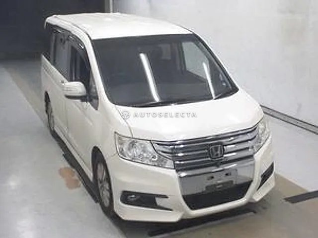 Honda Stepwgn Spada 2010, auction grade 3.5