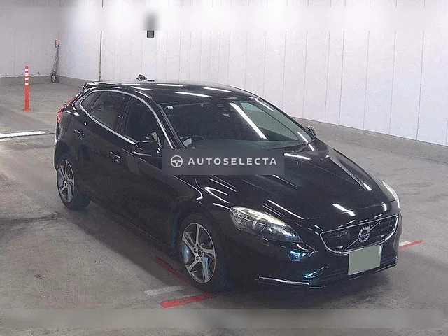 Volvo V40 2015, auction grade 4