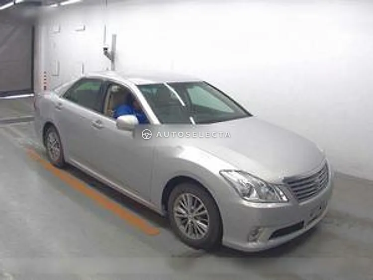 Toyota Crown 2011, photo 1 of 6