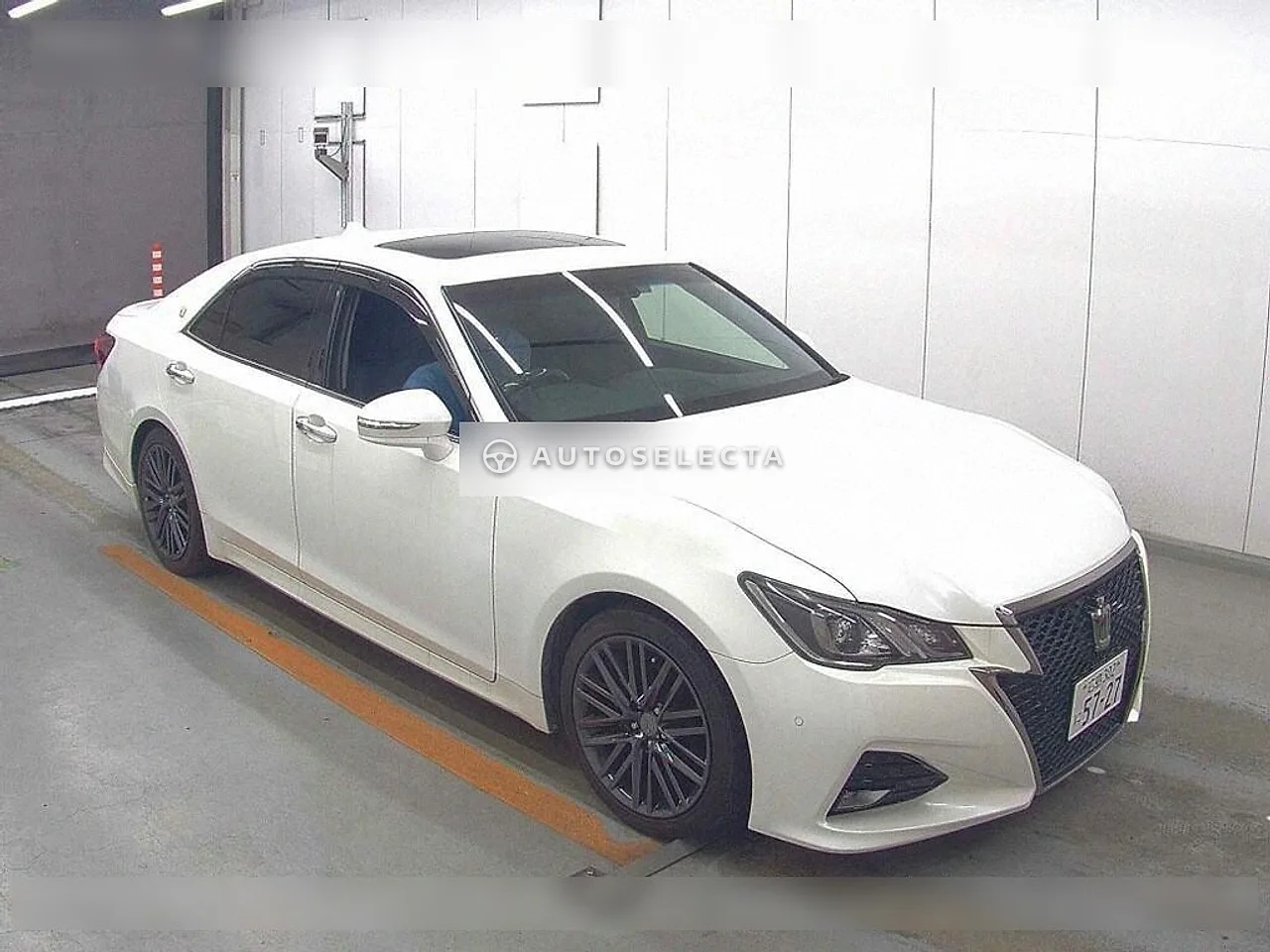 Toyota Crown 2016, photo 1 of 1