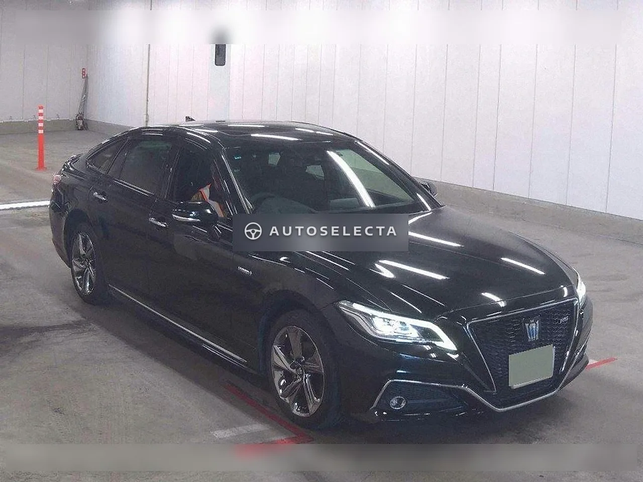 Toyota Crown Hybrid 2018, photo 1 of 1