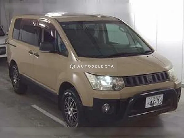 Mitsubishi Delica D:5 2008, auction grade 3.5