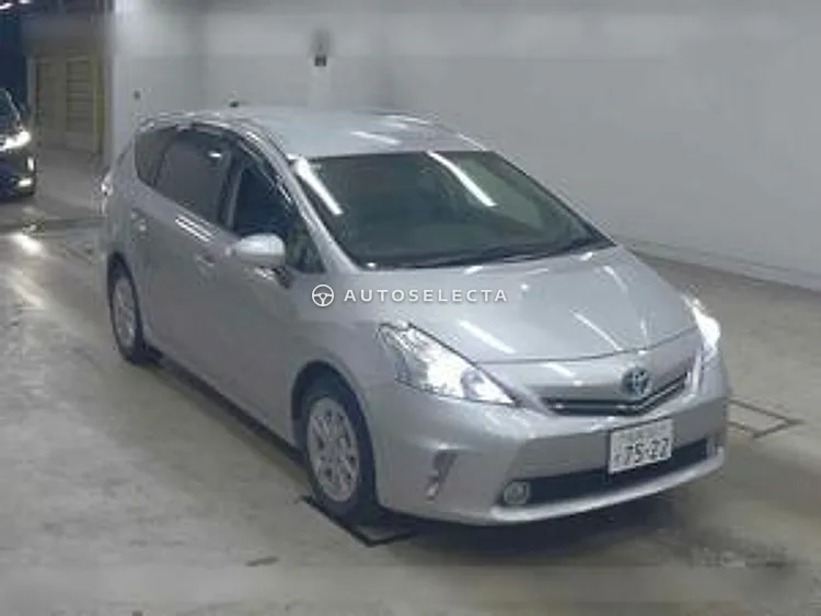 Toyota Prius Alpha 2012, photo 1 of 1