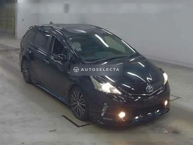 Toyota Prius Alpha 2013, auction grade R