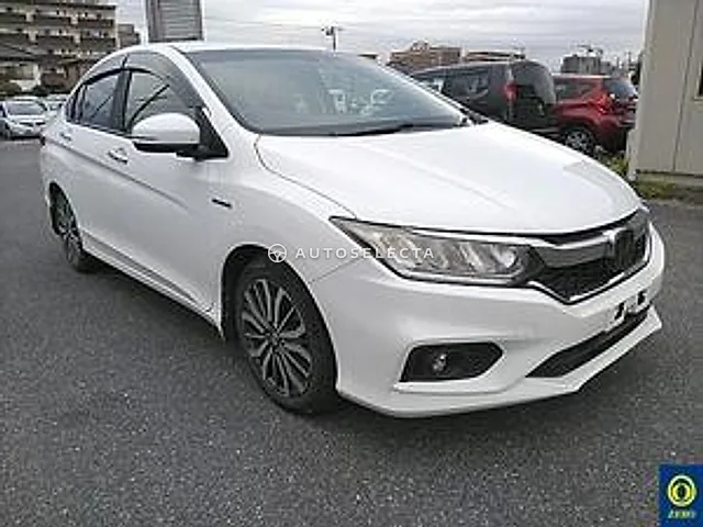 Honda Grace 2018, auction grade 4