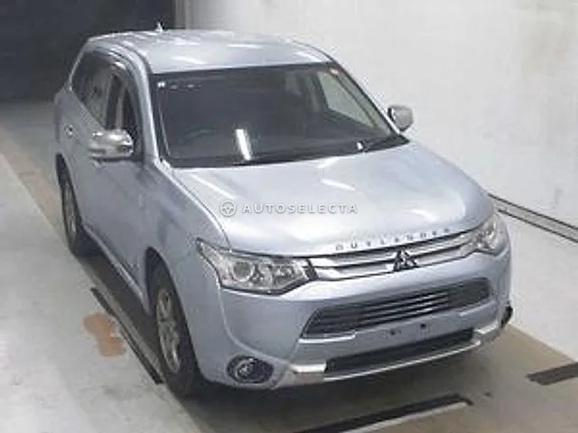 Mitsubishi Outlander 2015, auction grade R
