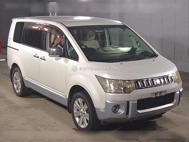 Mitsubishi Delica D:5 2008, auction grade 3