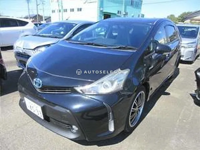 Toyota Prius Alpha 2016